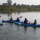 Spływ kajakowy Odrą: Przewodnik po trasach, logistyce i bezpieczeństwie