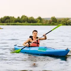Jak pływać kajakiem po rzece? Kompletny przewodnik dla nowicjuszy