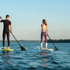 Kajakarstwo czy wioślarstwo? Wybierz sport wodny idealny dla Ciebie!