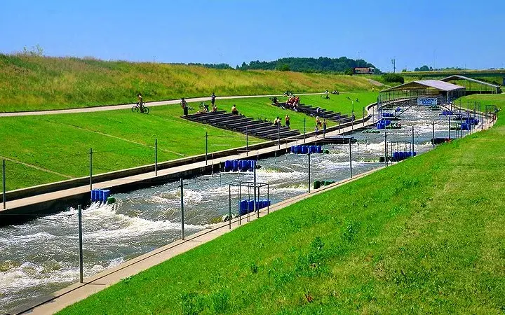 Kolna Kraków: Tor kajakowy, rafting i atrakcje. Twój przewodnik!