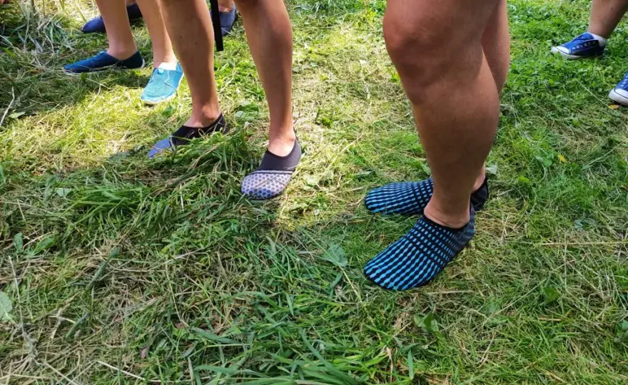 Buty na kajak: Neopren, sandały, czy do wody? Wybierz mądrze!