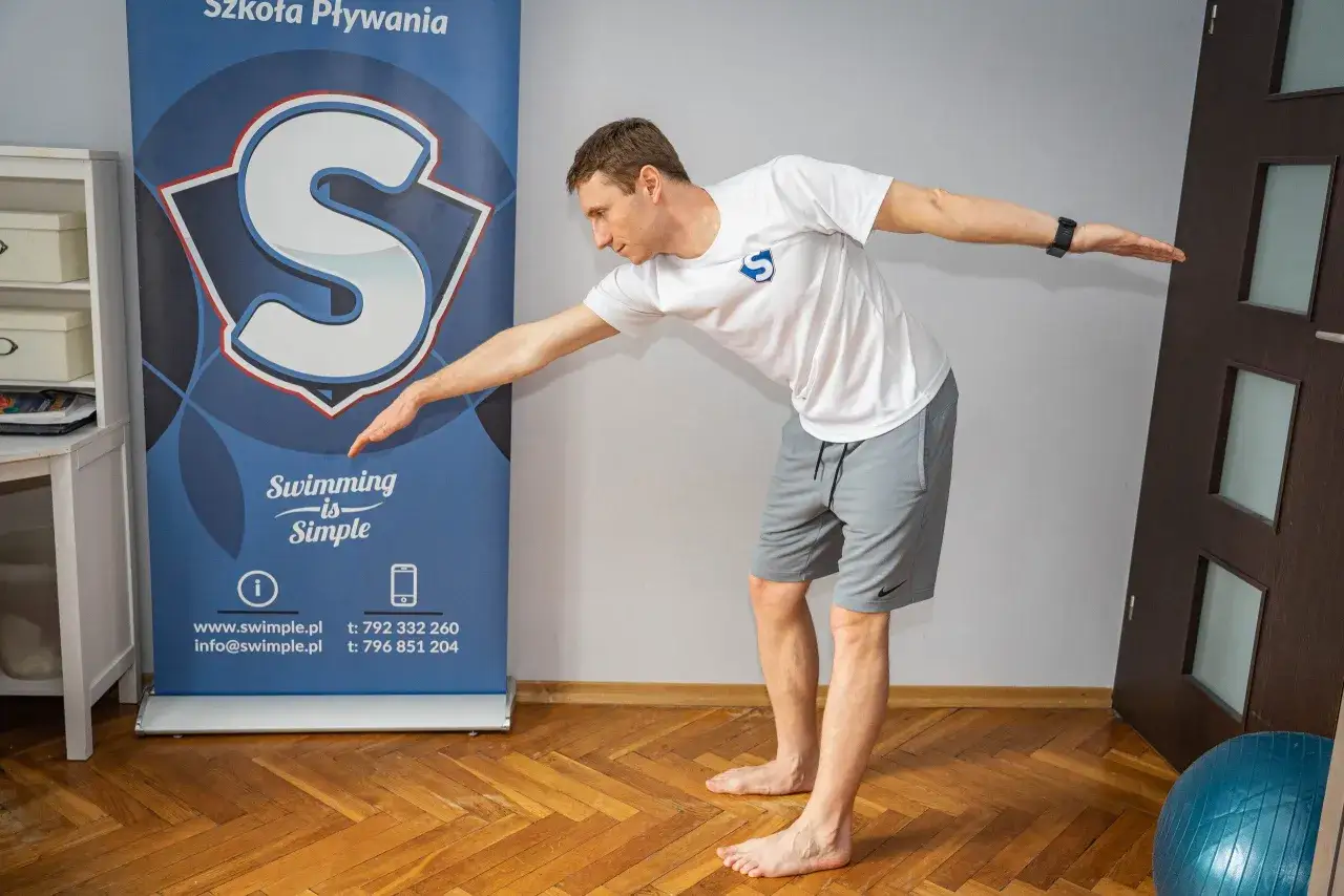 ćwiczenia siłowe pływanie na lądzie