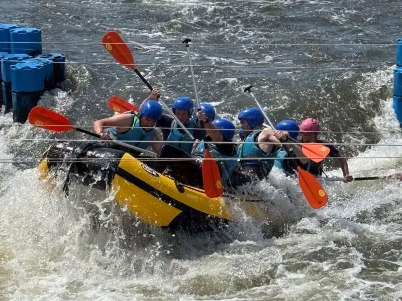 Zdjęcie Kolna Kraków: Tor kajakowy, rafting i atrakcje. Twój przewodnik!