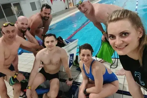Zdjęcie Nauka pływania dla dorosłych: Ile kosztuje i jak zaoszczędzić?